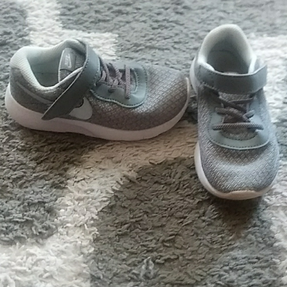Unisex Nike shoes size 9